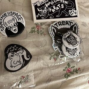 Matt Darling original Halloween goodie bag Bag pins and stickers